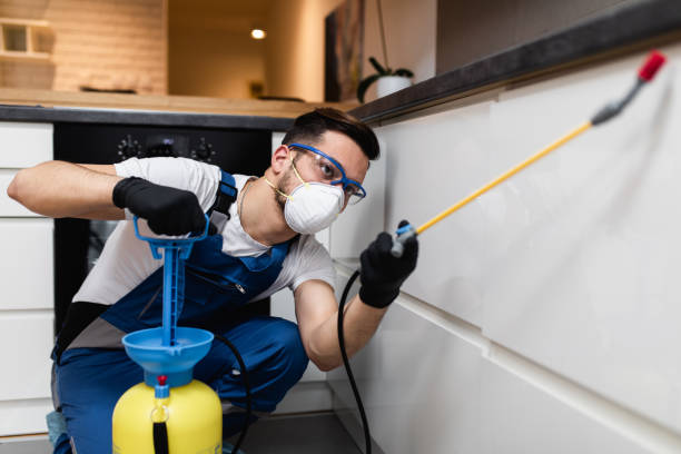 Best Commercial Pest Control Services  in Baraboo, WI